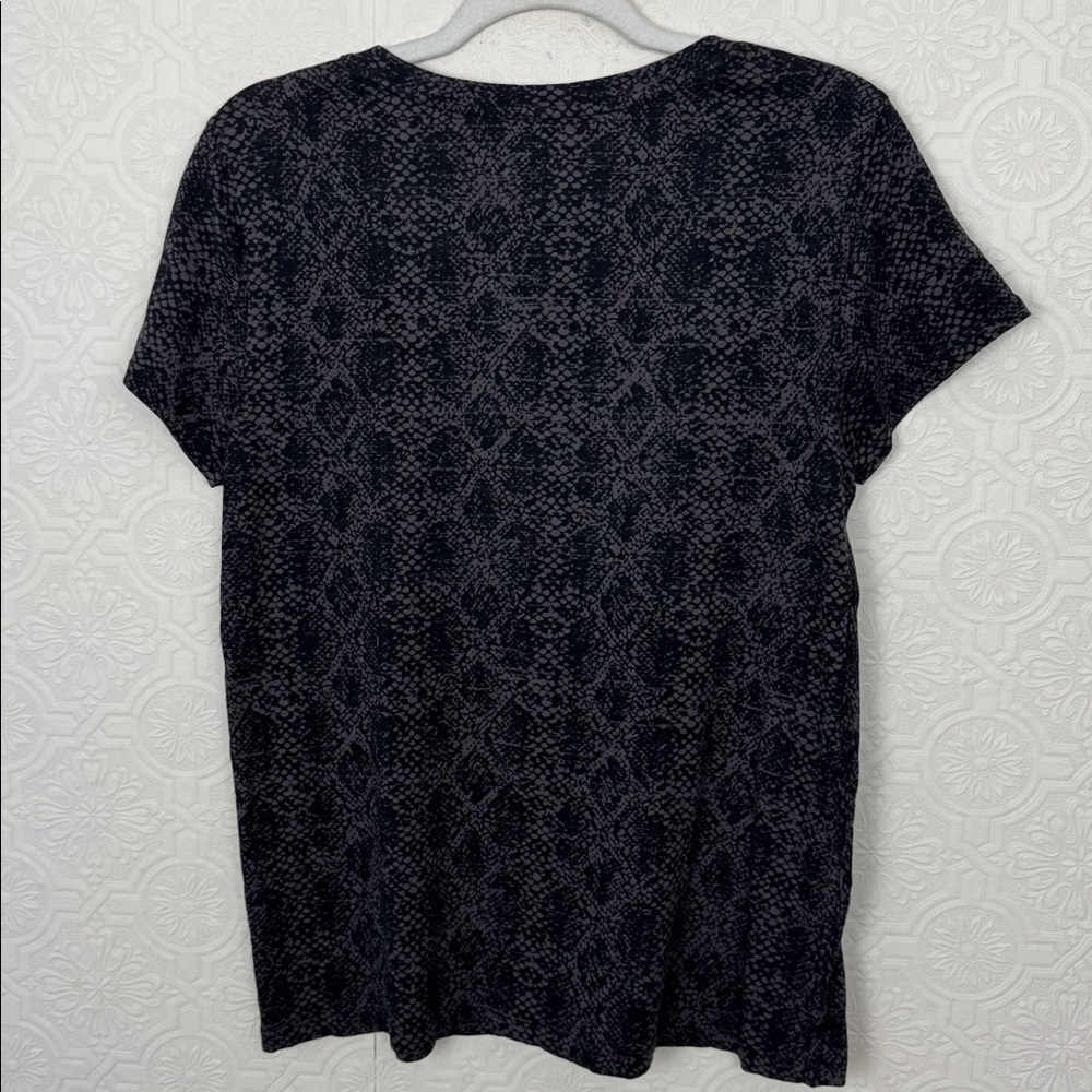 Athleta 100% Cotton Crewneck Tee Tshirt Black Medium Snake Print Graphic - Picture 6 of 6